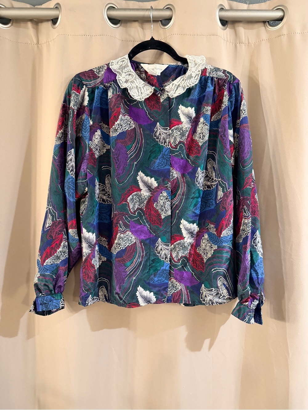 Susan Hutton Vintage-Inspired Multicolor Print  Blouse with Lace Collar